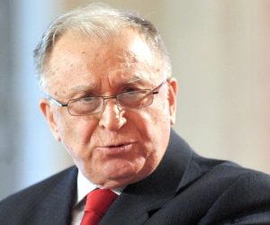 Ion Iliescu -președinte în perioada 22 decembrie 1989
