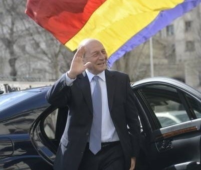 Băsescu îi dă lecții lui Trump.jpg