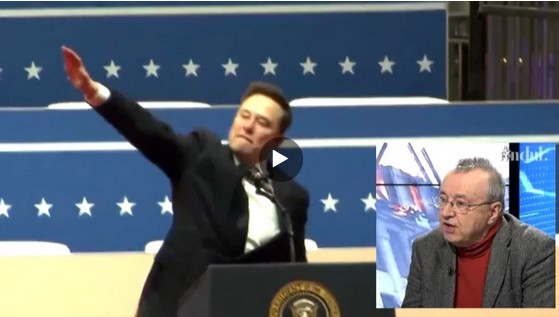 Elon Musk pe scenă.jpg