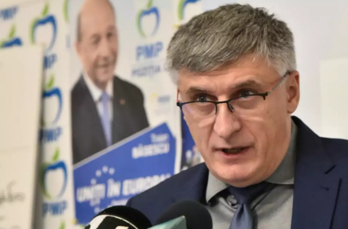 Fostul consilier al lui Băsescu, Cătălin Avramescu, a anunţat că va candida la prezidenţiale.jpg
