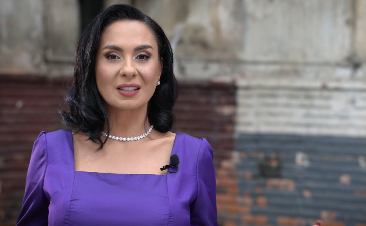 Sunt Alexandra Beatrice Bertalan Pacuraru.jpg