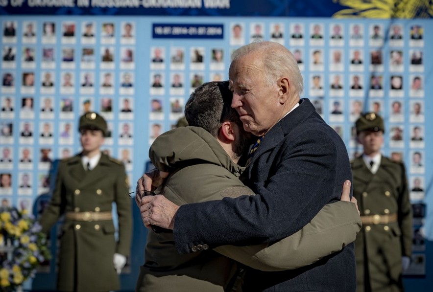 Zelenski l-a pupat pe Biden în fund .jpg