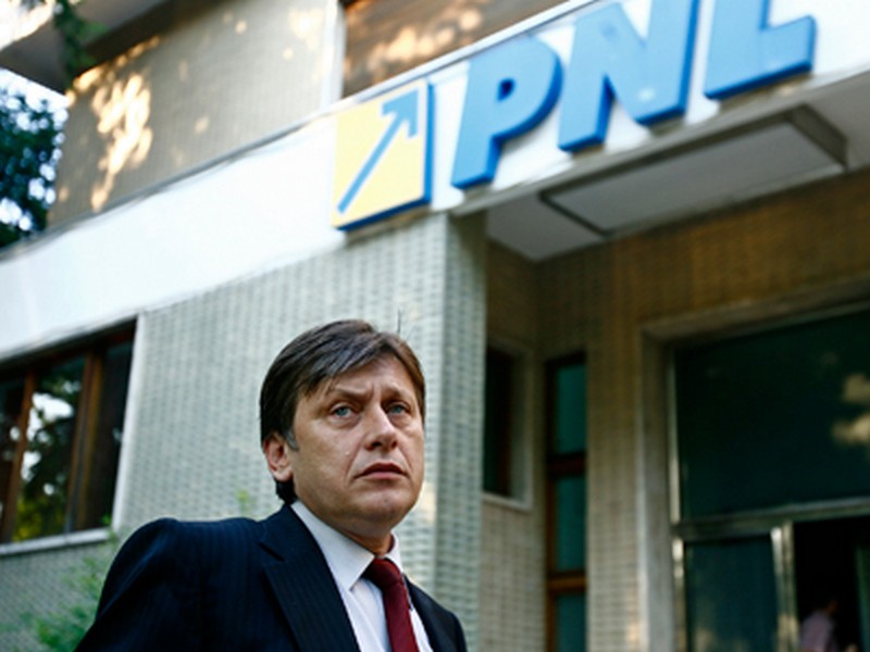 10 motive pentru care nu-l votez pe Antonescu crin-antonescu.jpg