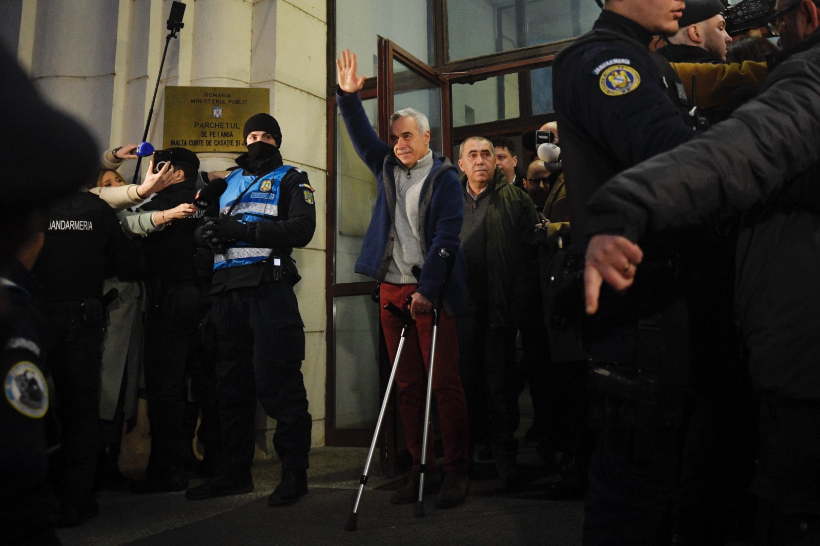Călin Georgescu a ieșit de la parchet.jpg