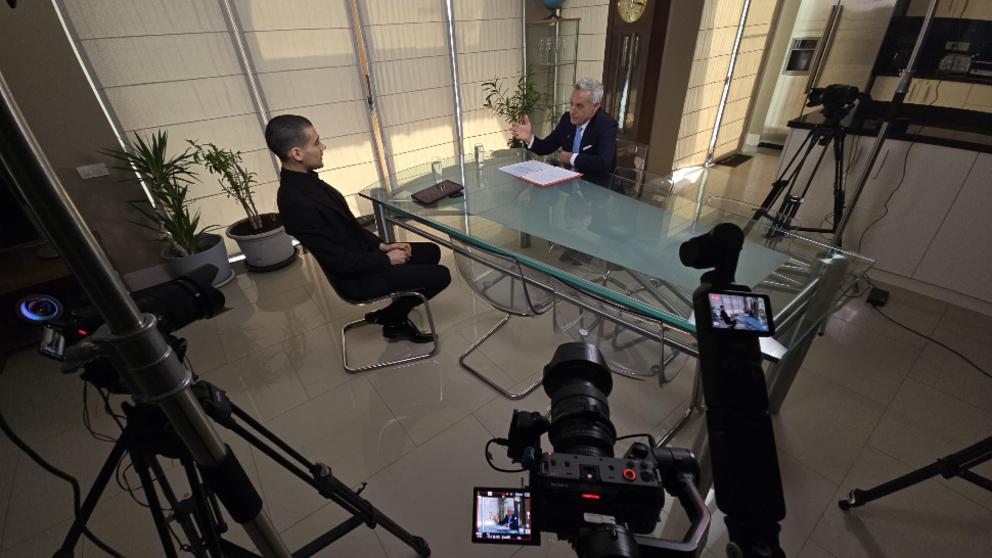 Celebru prezentator american interviu cu Georgescu și Simion7.jpg