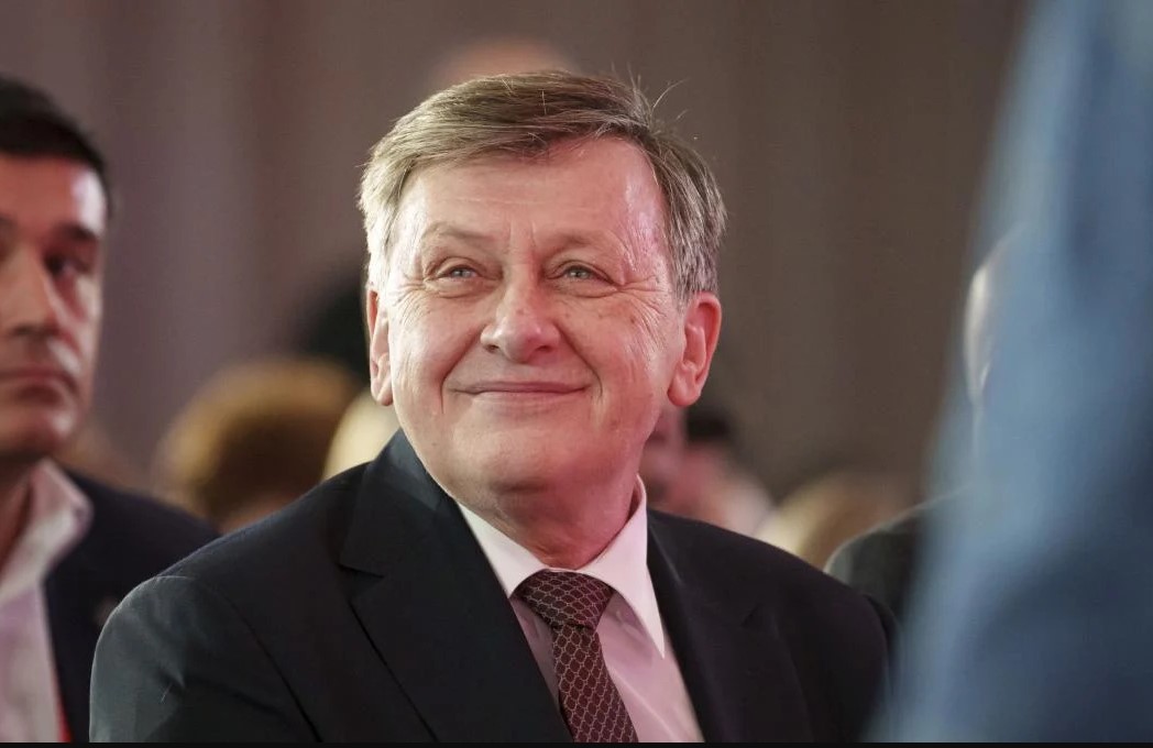 Crin Antonescu, avocatul involuntar al fraților Tate.jpg