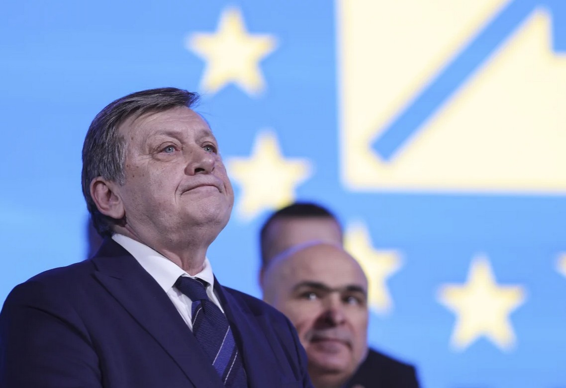 Crin Antonescu candidează în favoarea altcuiva.jpg