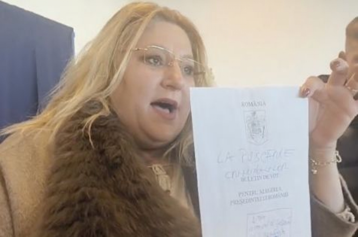 Diana Șoșoacă a dat buzna în sediul Curții Constituționale.jpg