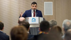 George Simion Începem sesiunea parlamentară cu un protest.jpg