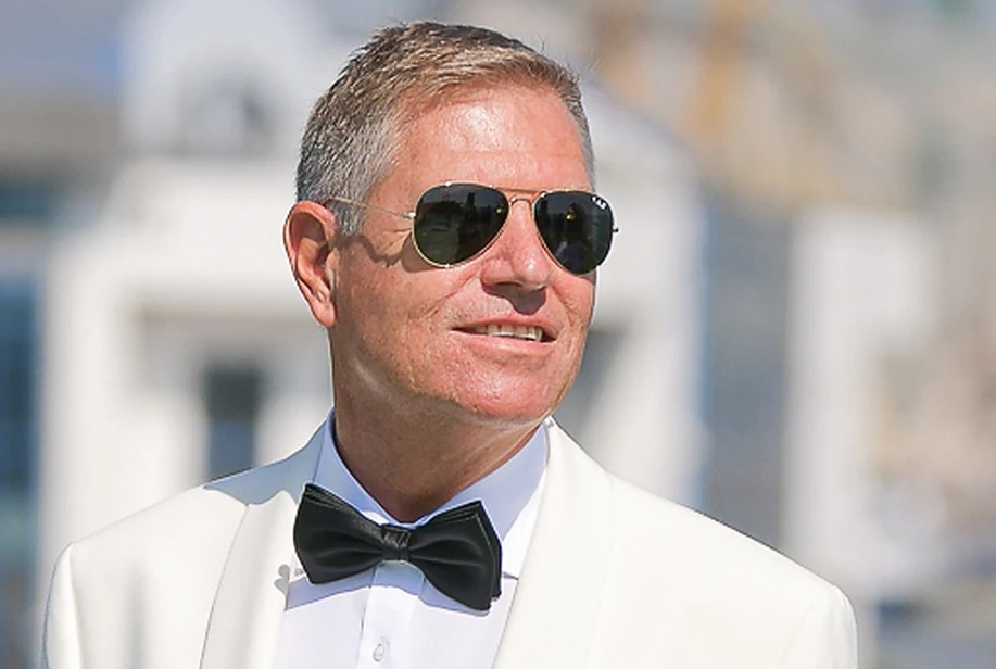 Klaus Werner Iohannis zboară de la Cotroceni.jpg