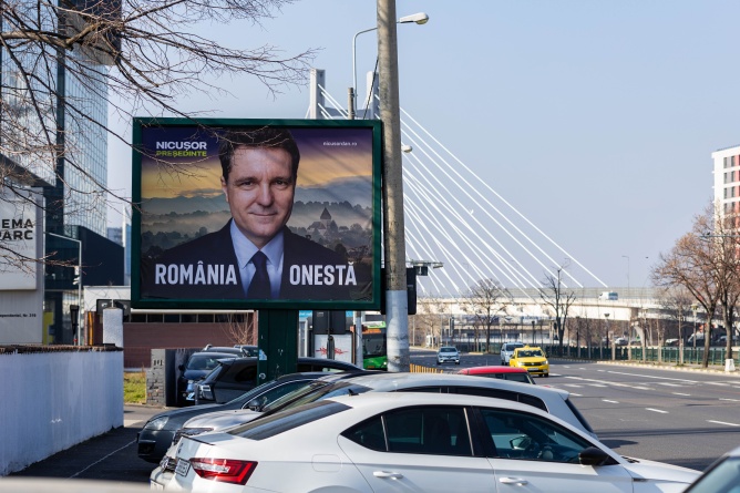Nicușor Dan România onestă.jpeg