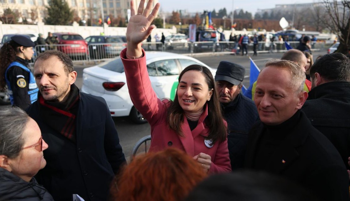 POT o afacere de familie. Șefa partidului și-a băgat în Parlament sora și iubitul șomer.jpg