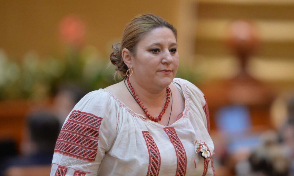 Șoșoacă se pregătește să candideze la alegerile prezidențiale. Lidera SOS România a început să strângă semnături.jpg