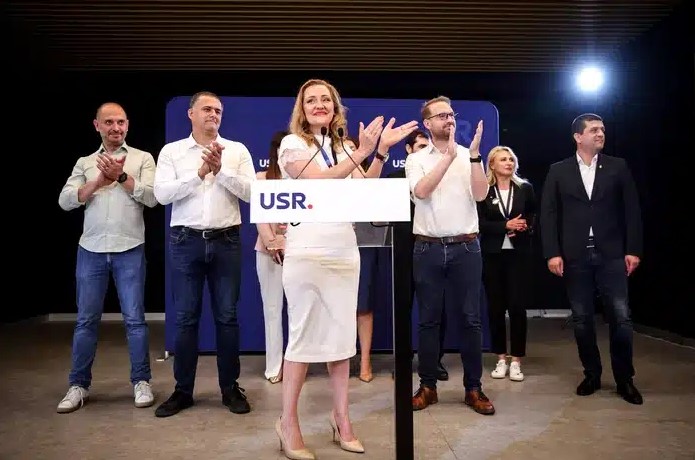 USR a devenit sluga PSD și trădează din nou refuză să voteze moțiunea.jpg