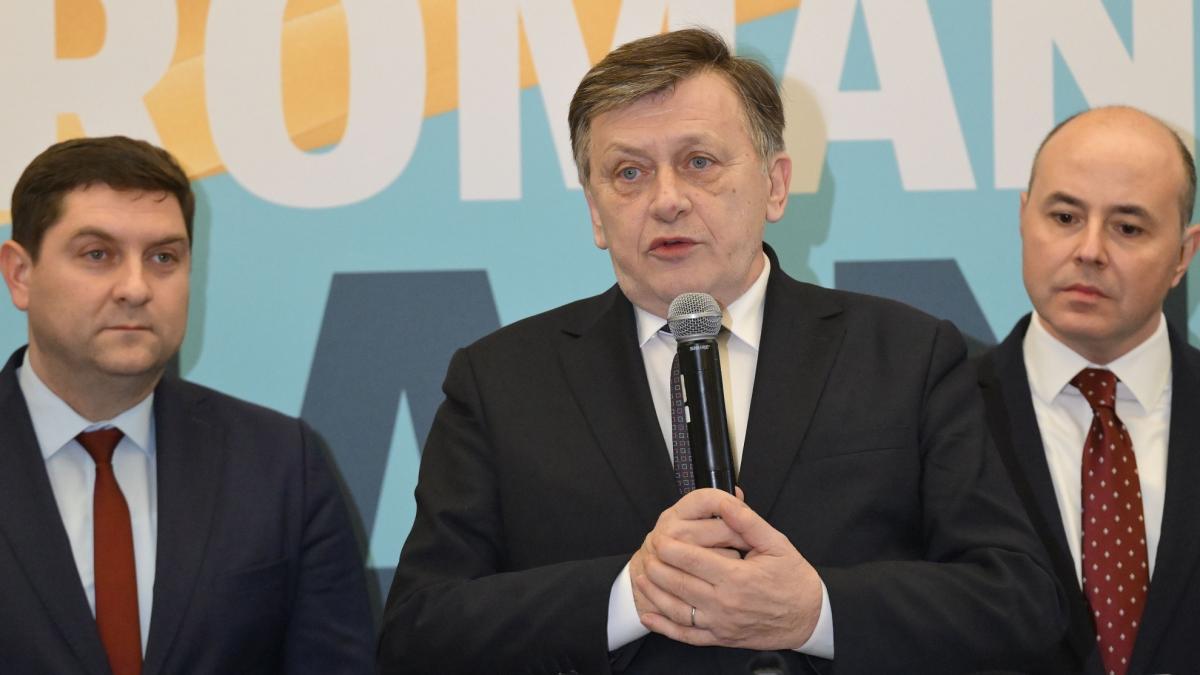 crin-antonescu-romania-e-sub-un-atac-la-mintile-oamenilor-si-dinauntru-si-din-afara-953957.jpeg