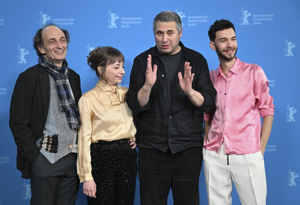 este mesajul pe care regizorul român Radu Jude l-a scris pe afișul .jpg