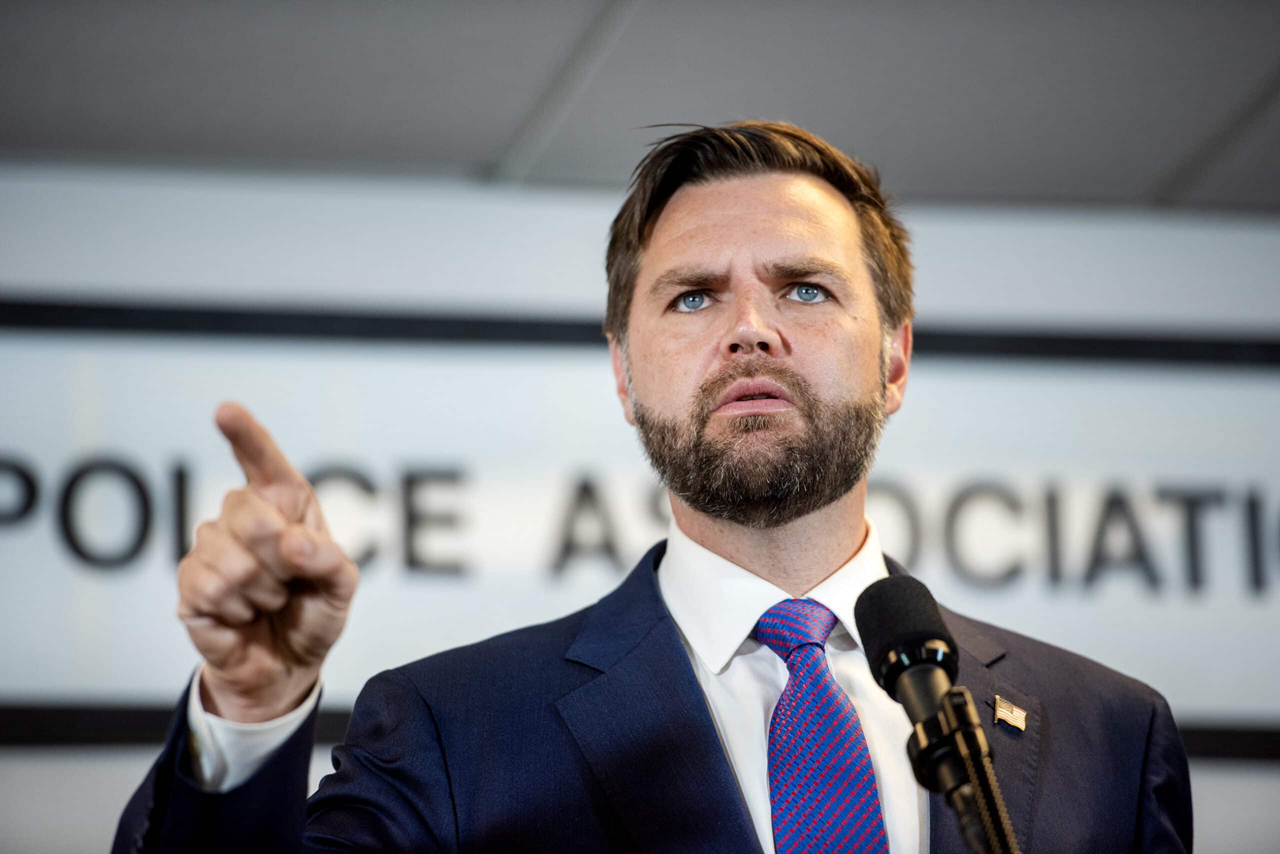 jd_vance JD Vance a amenințat că SUA vor trimite trupe în Ucraina, dacă Putin nu acceptă un acord de pace.jpg