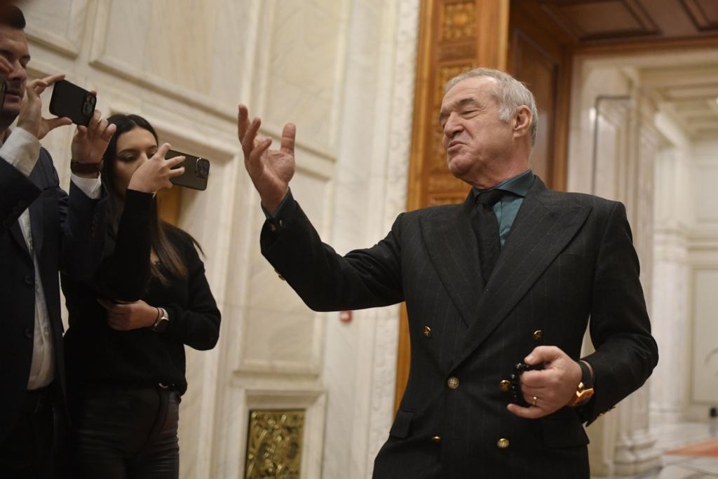 Becali dă din nou din casă.jpg