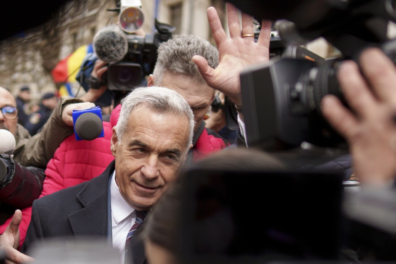 Călin Georgescu își va depune vineri candidatura pentru alegerile prezidențiale.jpg