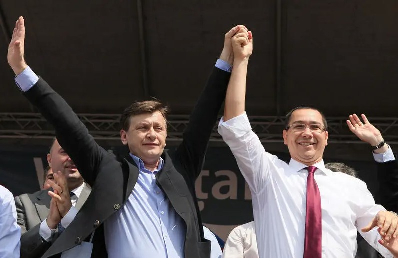 Crin Antonescu continuă scandalul cu Victor Ponta.jpg