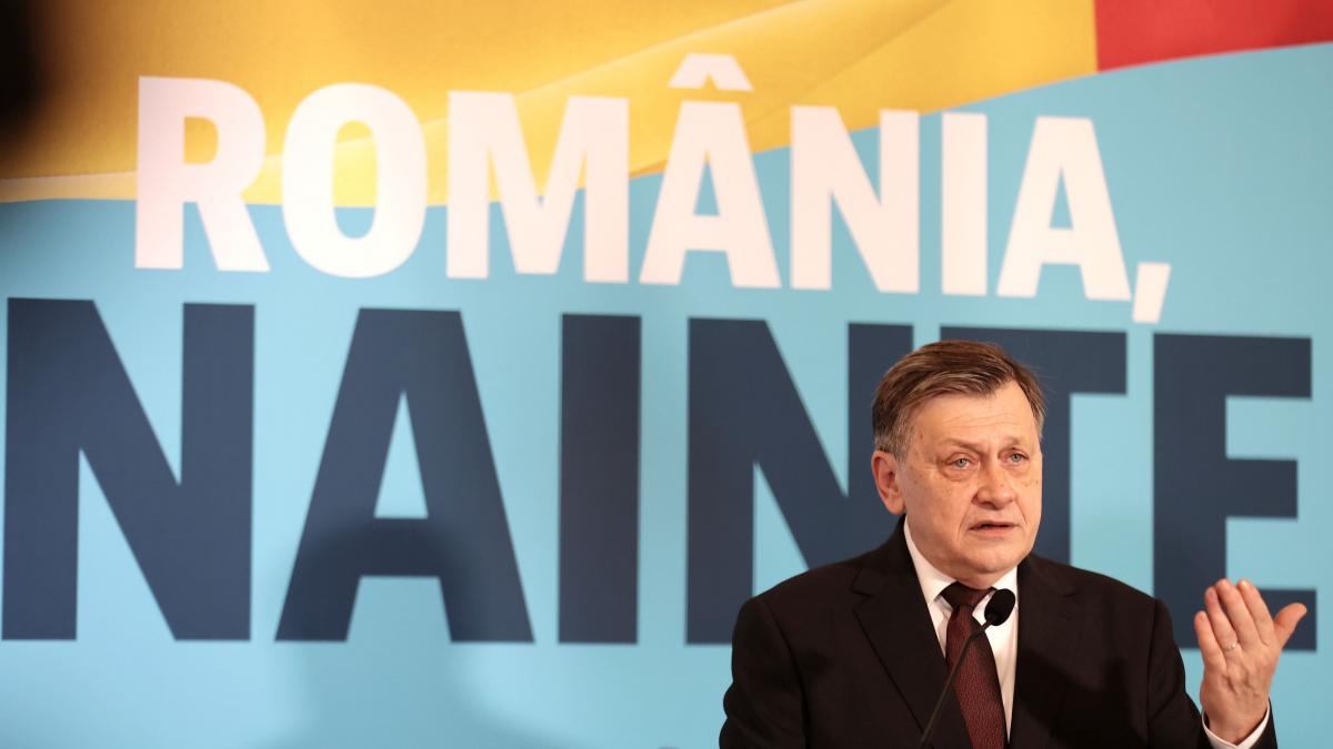 Crin Antonescu și-a dat demisia din PNL, după 35 de ani.jpg