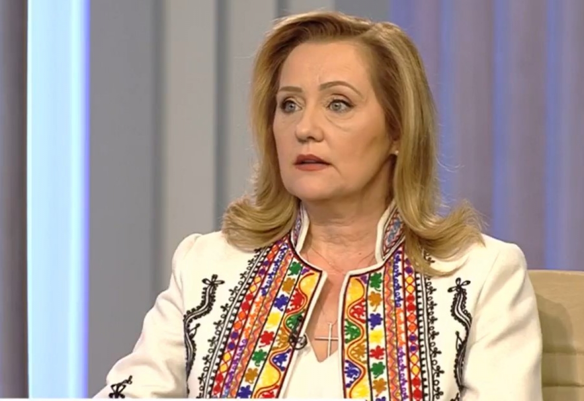 Elena Lasconi continuă derapajele staliniste.jpg