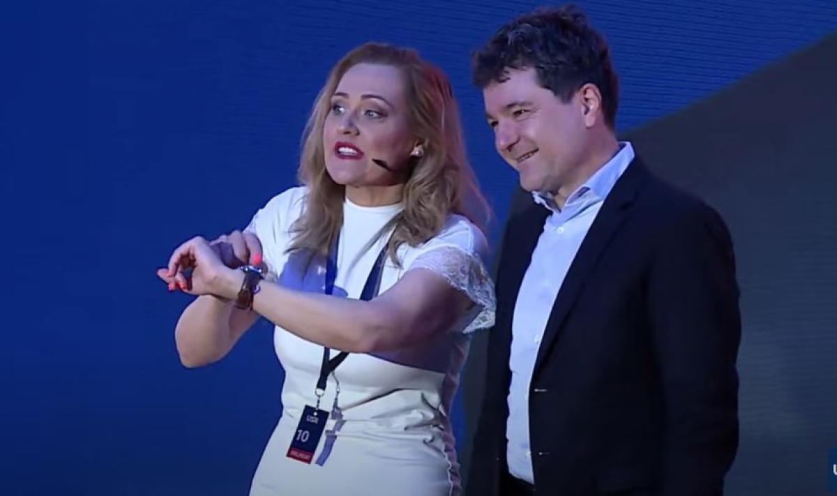 Elena Lasconi, împinsă pe scări de propriul partid Nicusor dan.jpg