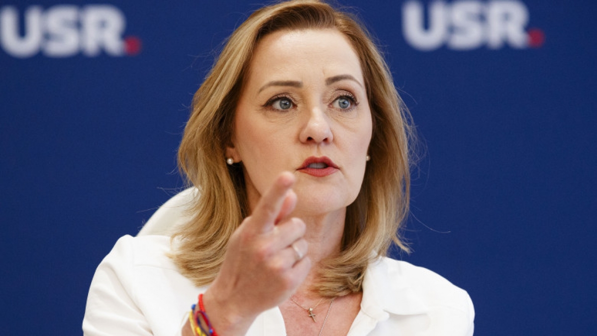 Elena Lasconi revine la poezia din campania trecută.jpg