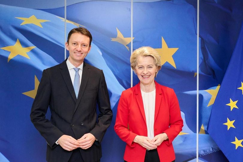 Parlamentul European a respins dezbaterea situației atacului la democrație din România.jpg