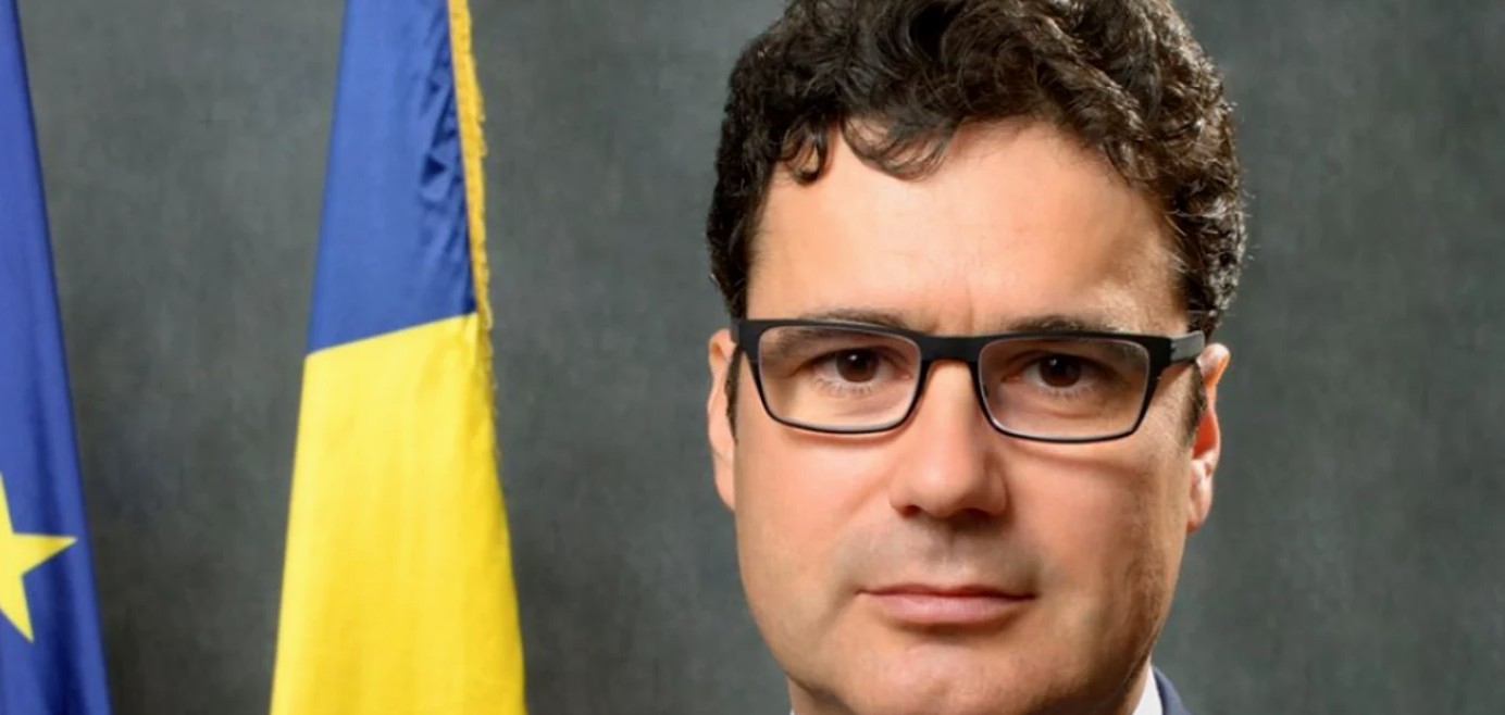 Remus Pricopie, rectorul SNSPA.jpg