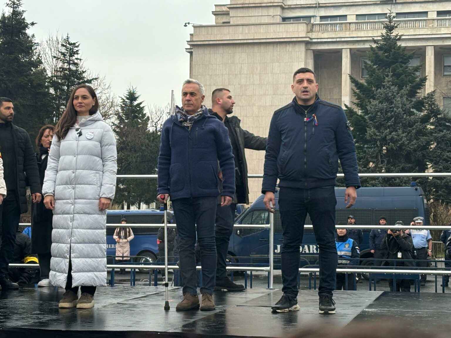 Simion, pe scenă Acum trei zile, lovitura de stat a mai avut un episod.jpeg