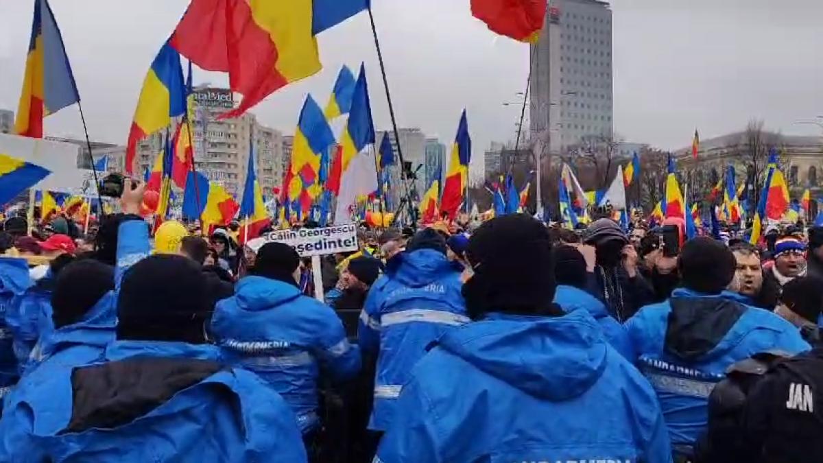 calin-goergescu-si-aur-au-chemat-oamenii-la-protest-sambata-in-bucuresti-jandarmeria-anunta-masuri-de-securitate-in-capitala-955192.png
