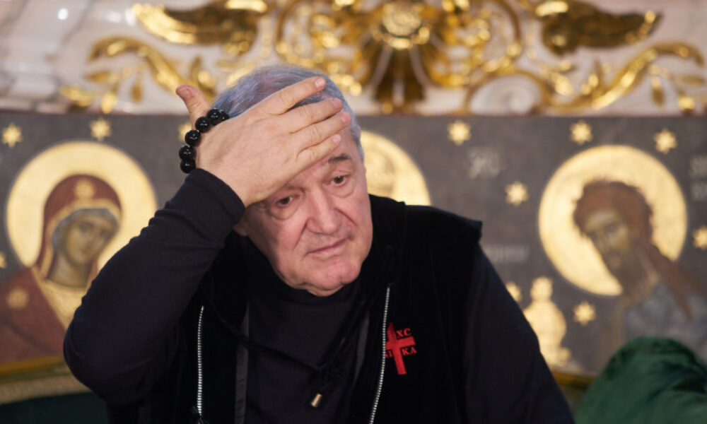 gigi becali Becali, totul până la bani.jpg