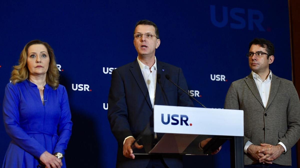 raspunsul-lui-ionut-mosteanu-pentru-crin-antonescu-ai-fost-printre-cei-mai-chiulangii-parlamentari-v-am-stricat-combinatiile-959092
