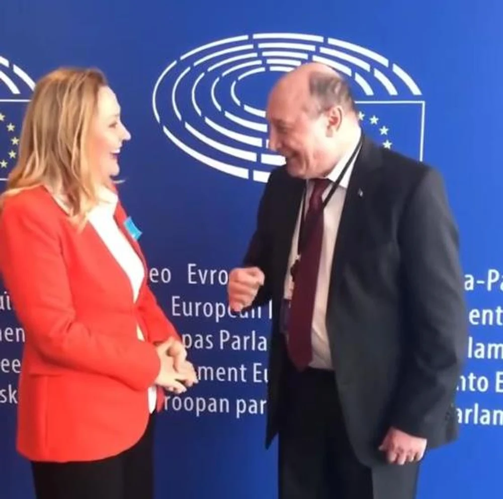 Elena Lasconi sare în apărarea lui Băsescu după disputa cu Ciolacu. „Limbajul lui nu e doar o rușine, ci o insultă”