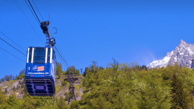 O femeie și-a uitat copilul de 4 ani pe munte. Și-a adus aminte de el când se afla în telecabină