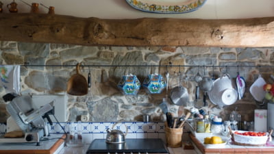 Opt lucruri pe care nu ar trebui niciodată să le depozitezi lângă aragazul din bucătărie. “Poate provoca un incendiu”