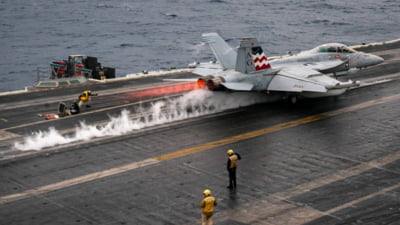 Americanii pierd un avion de 60 de milioane de dolari după un atac Houthi asupra unui portavion SUA. Un marinar a fost rănit