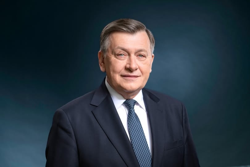 Crin Antonescu îi răspunde Elenei Lasconi.jpg