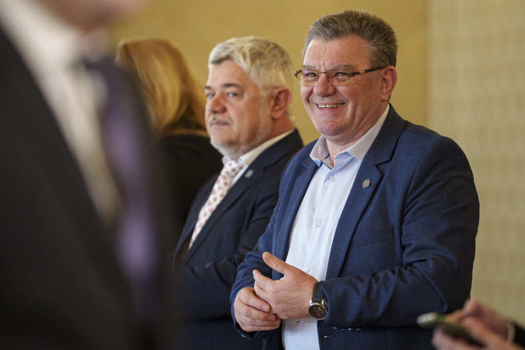 Liderul deputaților S.O.S. România demisionează. Ce motive stau la baza deciziei.jpg