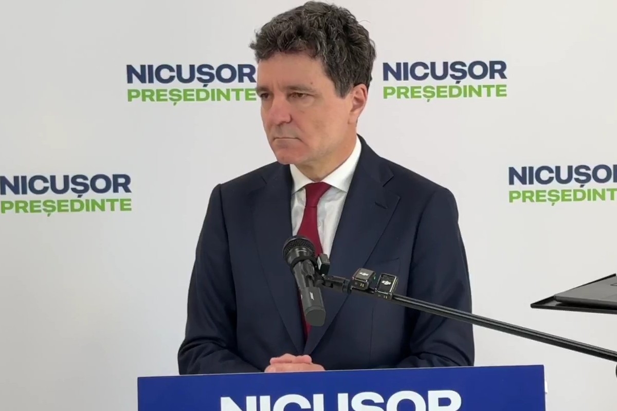 Nicușor Dan, surprins când folosea mașina Primăriei Capitalei în timpul campaniei..jpg