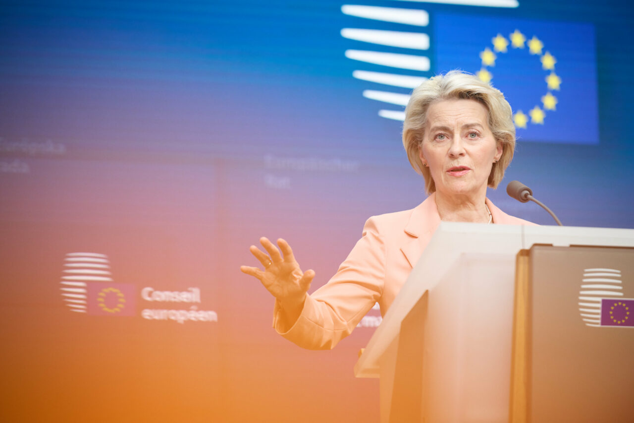 ursula-Ursula von der Leyen avertizează X, Meta, TikTok să respecte regulile în Europa.jpg