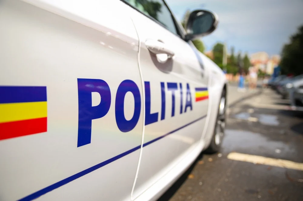 Agresorul de polițiști, condamnat. Ce pedeapsă a primit după ce a lovit și amenințat doi agenți
