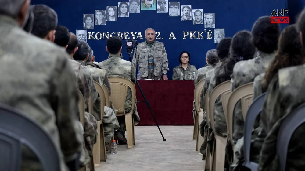 Moment istoric în Turcia: Partidul Muncitorilor din Kurdistan s-a dizolvat și anunță sfârşitul luptei armate împotriva Ankarei