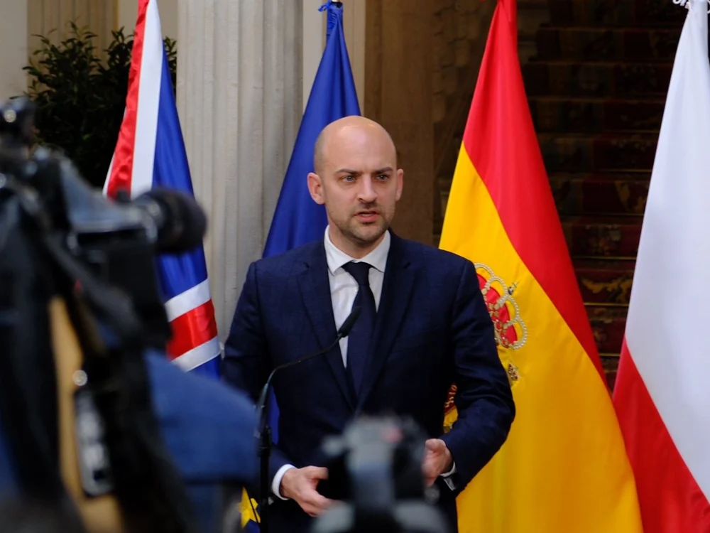 Franța anunță că „vor fi expulzați diplomați algerieni”, ca răspuns la anunțul expulzării a 15 funcționari francezi