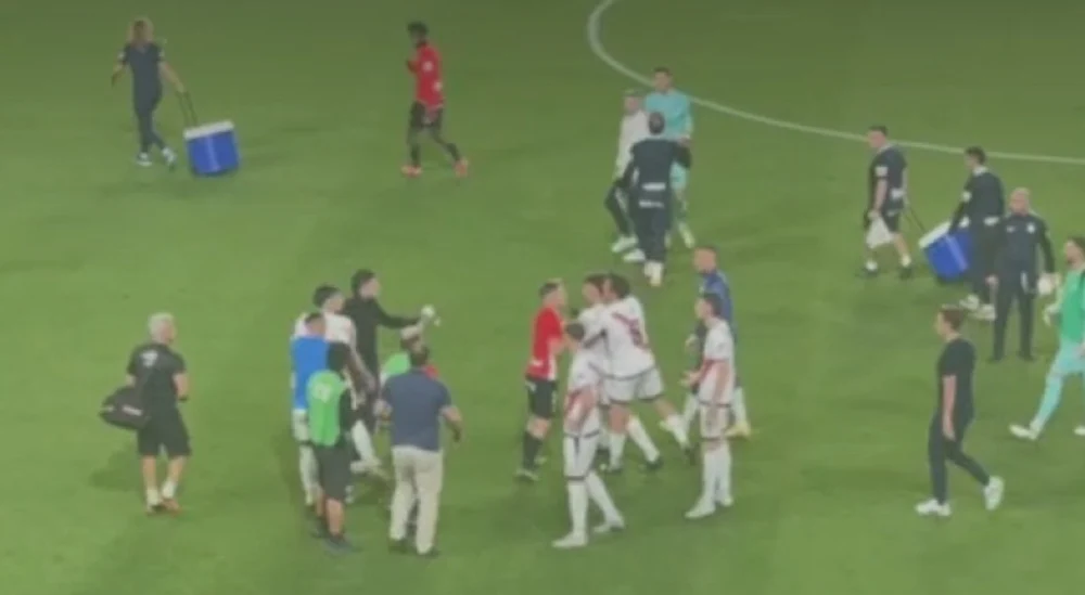 Gest incredibil al lui Andrei Rațiu: și-a lovit cu capul un coleg, după meciul care a dus Rayo în cupele europene