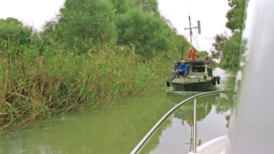 Incident naval în Tulcea: Nouă oameni au fost aruncați în apă după ce o barcă a lovit un obstacol plutitor