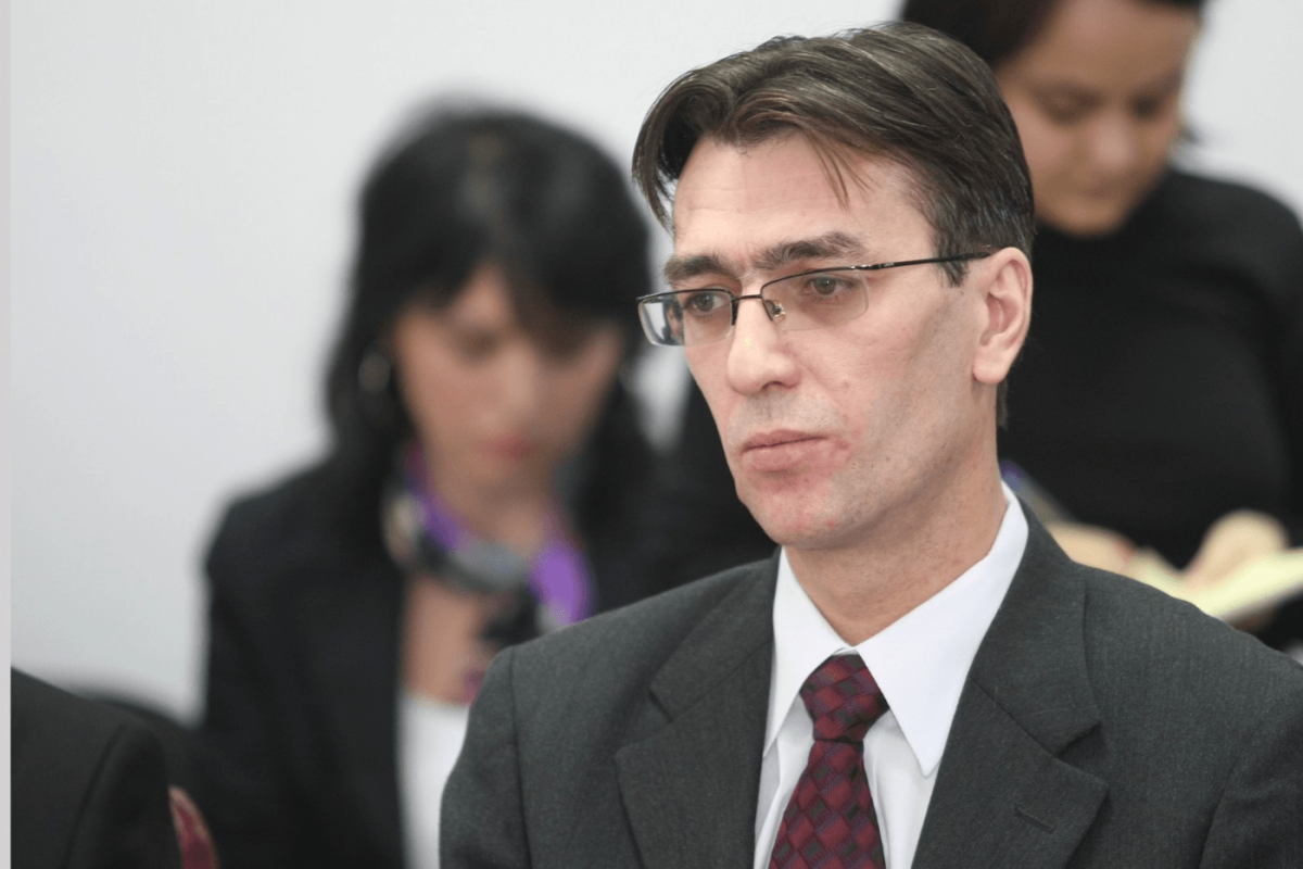 Adrian Neacșu, fost memru CSM, îl toacă pe Nicușor Dan.png