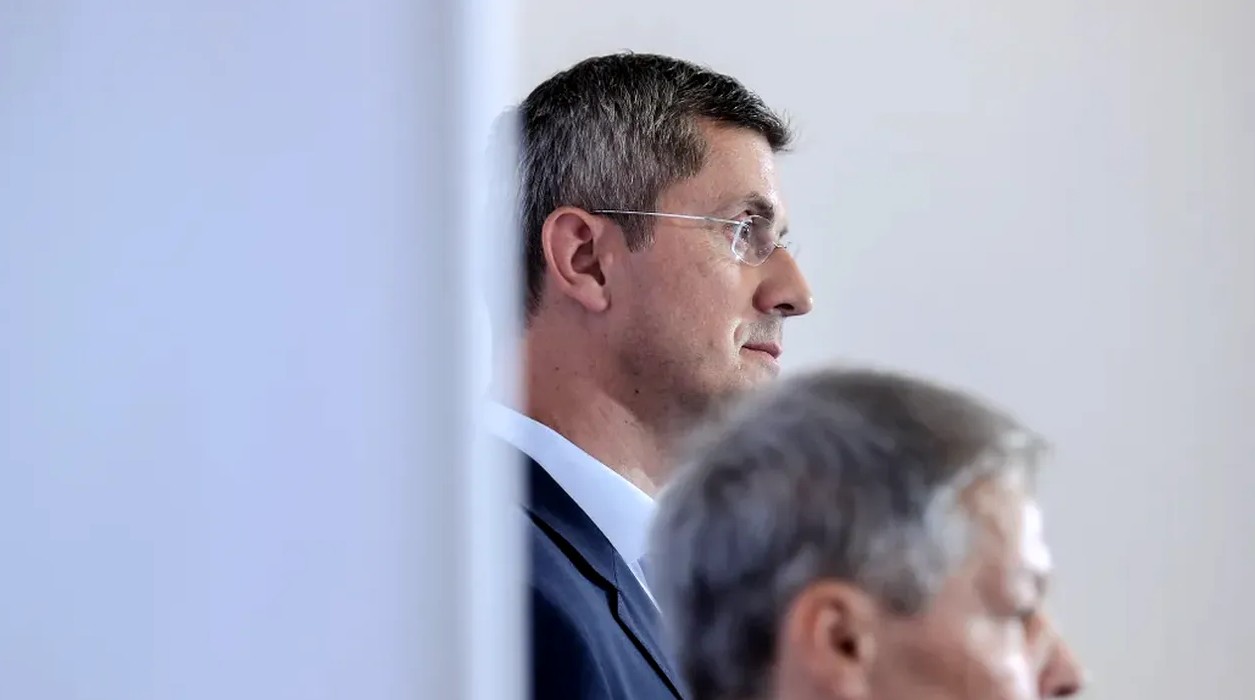 Cine votează USR, alege să dea votul unor moștenitori ai securității.jpg