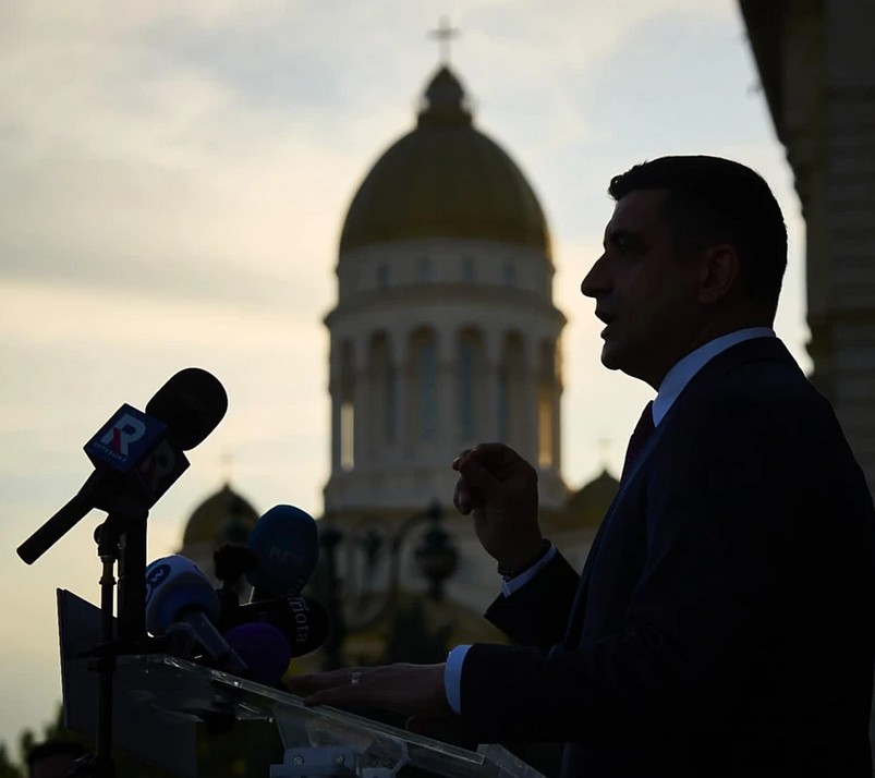 George Simion Jumătate din noi e peste hotare.jpg